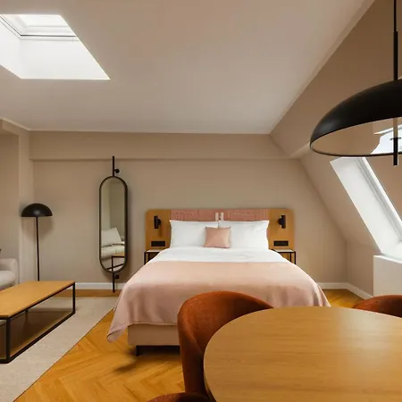 Limehome Holstentor 3*