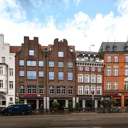 Limehome Holstentor 3*