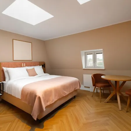 Limehome Holstentor 3*