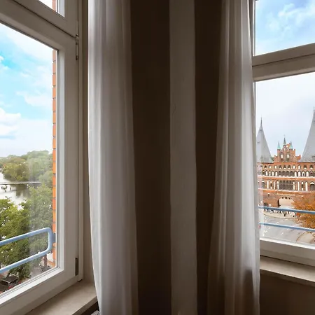 Limehome Holstentor 3*